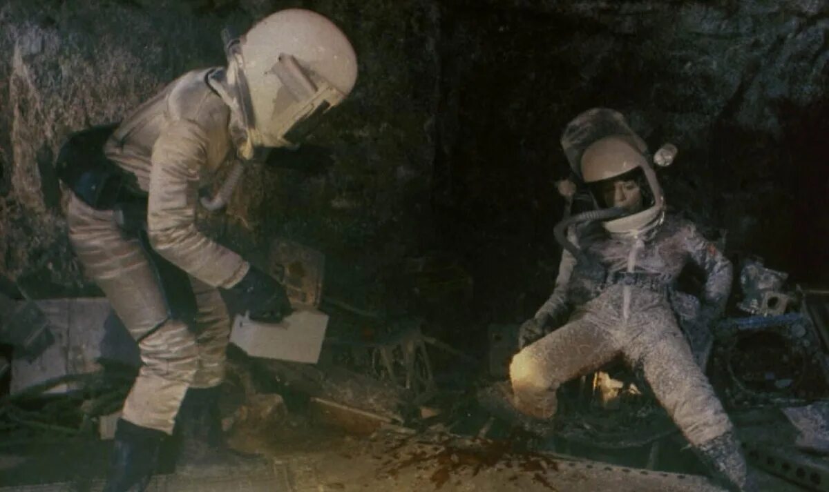 хоррор планеты. фантастические инопланетные существа. красивые инопланетянки. ральф маккуорри звездные войны. здзислав бексиньский скелета.