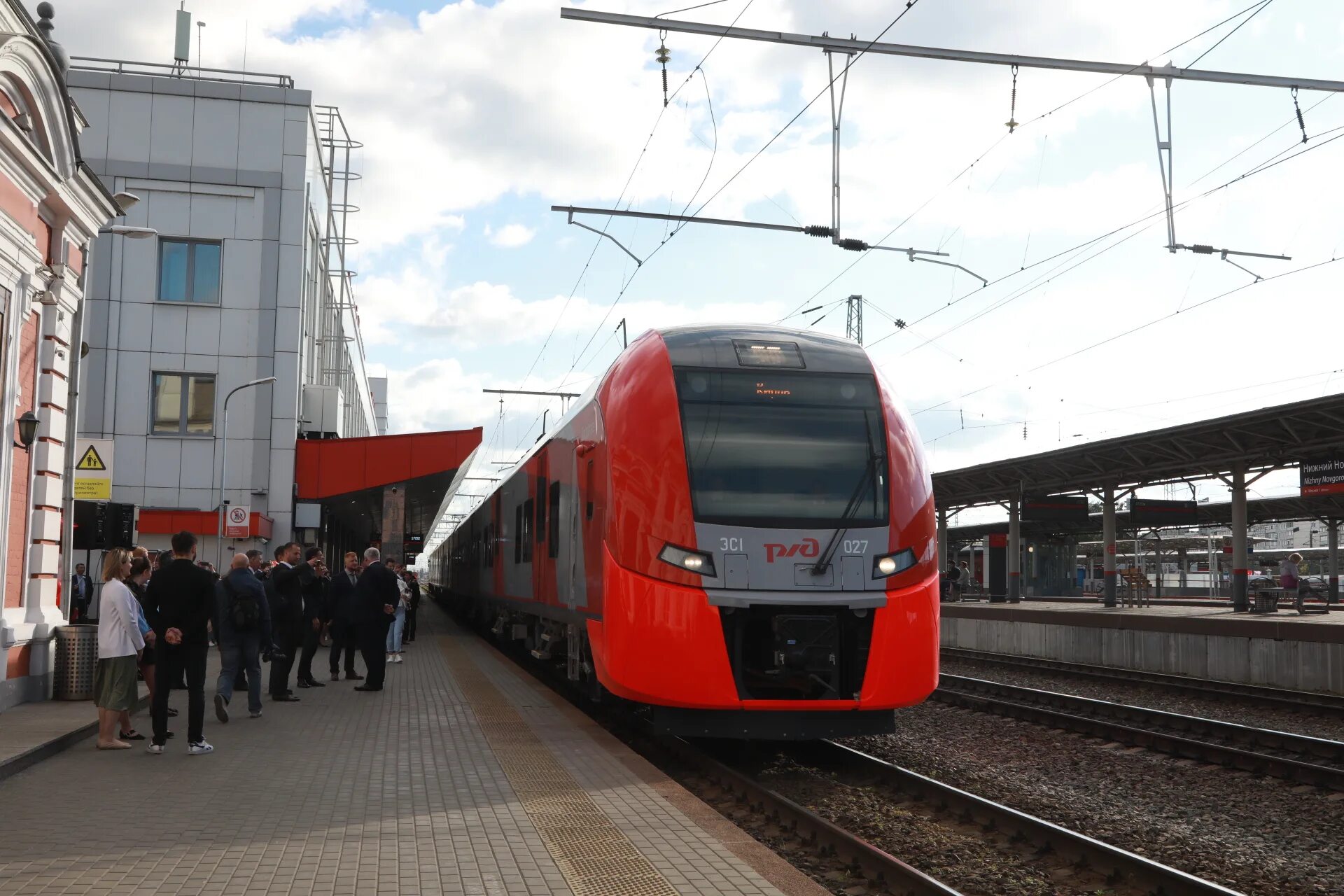 Куда прибывает ласточка в москву. Ласточка-премиум 727м. ласточка киров нижний новгород. поезд ласточка киров нижний. электричка ласточка киров.