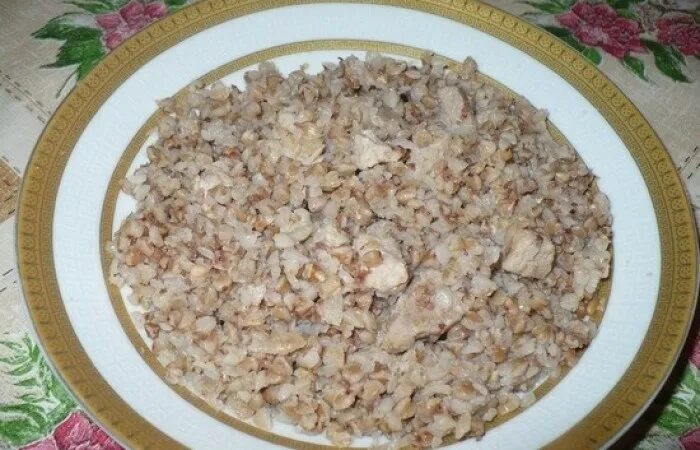 Гречка в мультиварке пошагово. Гречка в мультиварке пошагово. Рассыпчатая гречка в мультиварке. Гречка с мясом в мультиварке. Пропорции гречки для мультиварки.