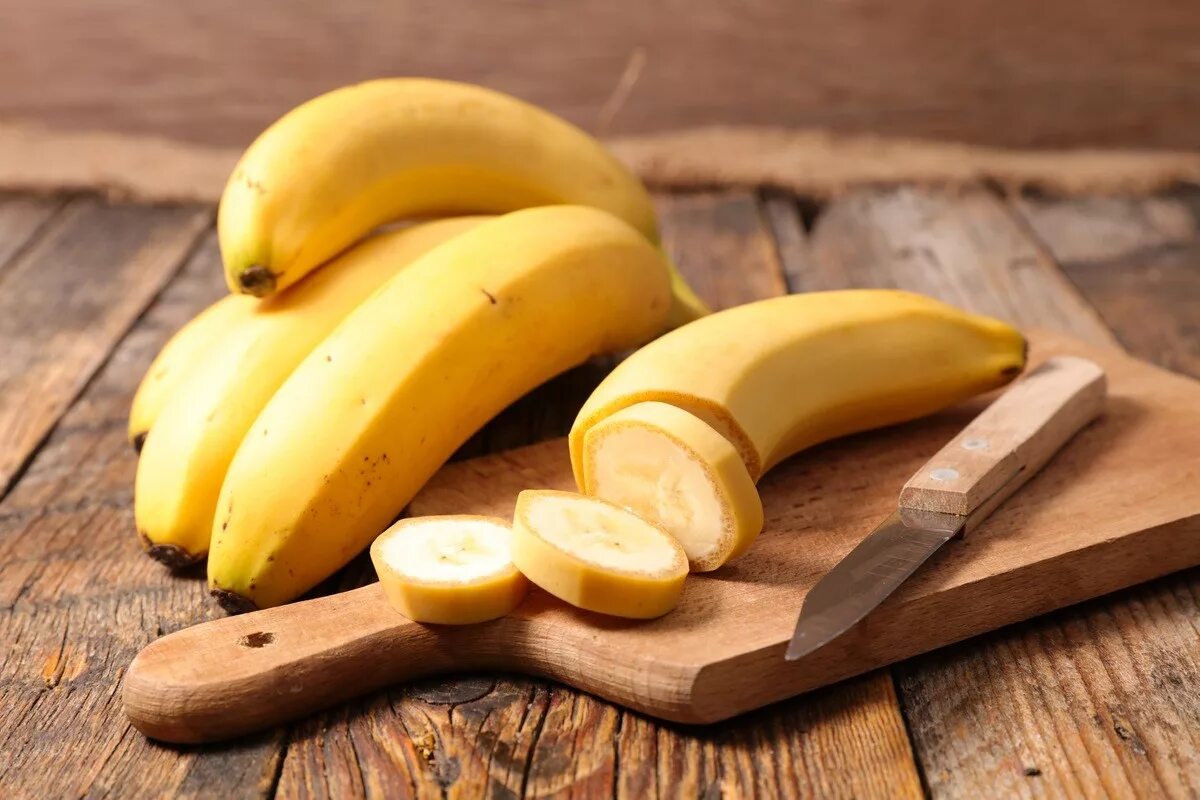 2 muz. Банан. Красивый банан. Банан нарезанный. Банан картинка.