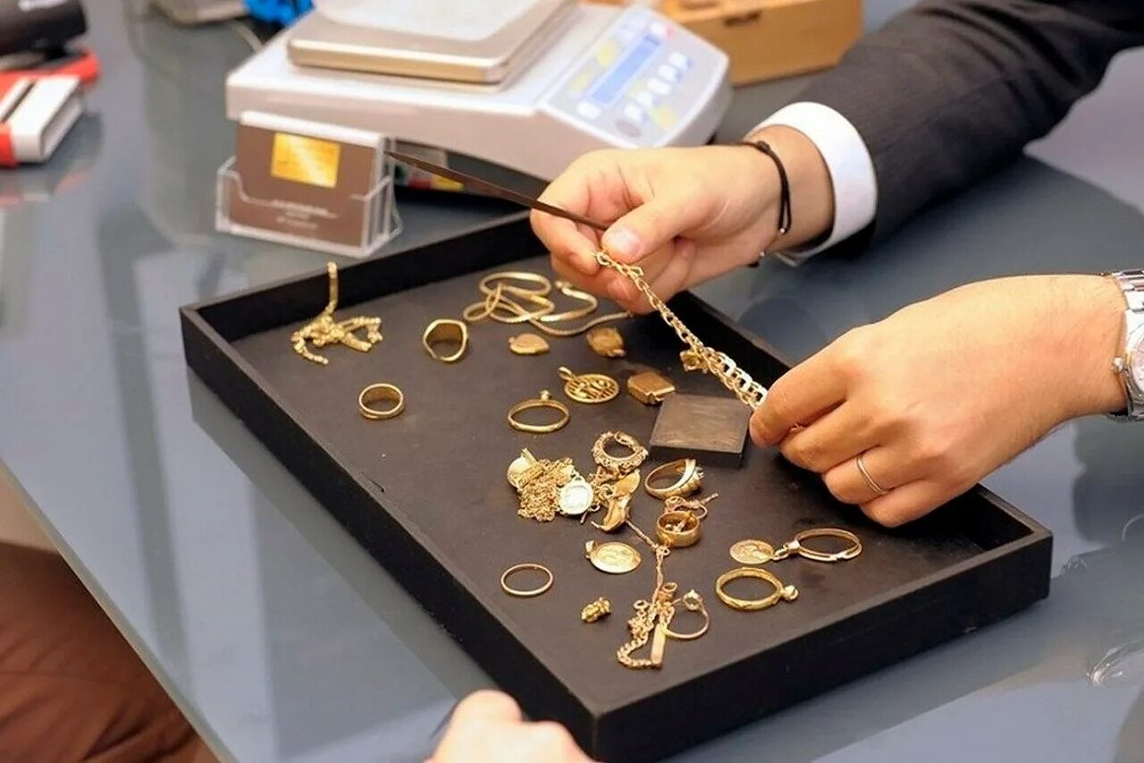 Скупка ювелирных украшений. Слитки серебро золото серебро. Шоколадная медаль. Палладиевое золото. Лом золота.