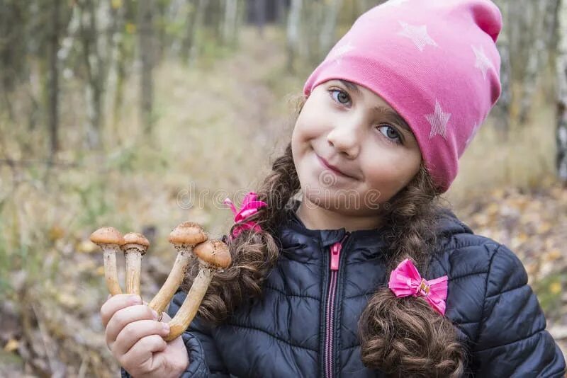 Девочка гриб. Девочка гриб. Девочка грибочек. Девочка гриб. Девушка гриб.