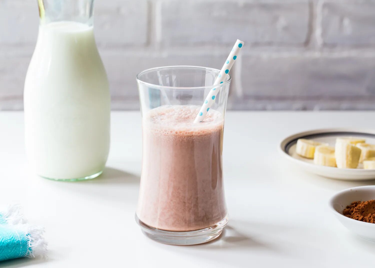 2простоквашмолоколетнийдень. Молоко 2,5. Молоко ультрапастеризованное молочная речка тба 2 5 1л. Uht молоко. Молочные продукты.