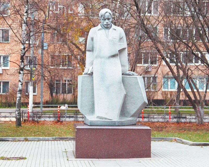 долгопрудный человек. памятник скорбящей матери в долгопрудном. долгопрудный человек. памятник строителю в долгопрудном. активная молодежь.