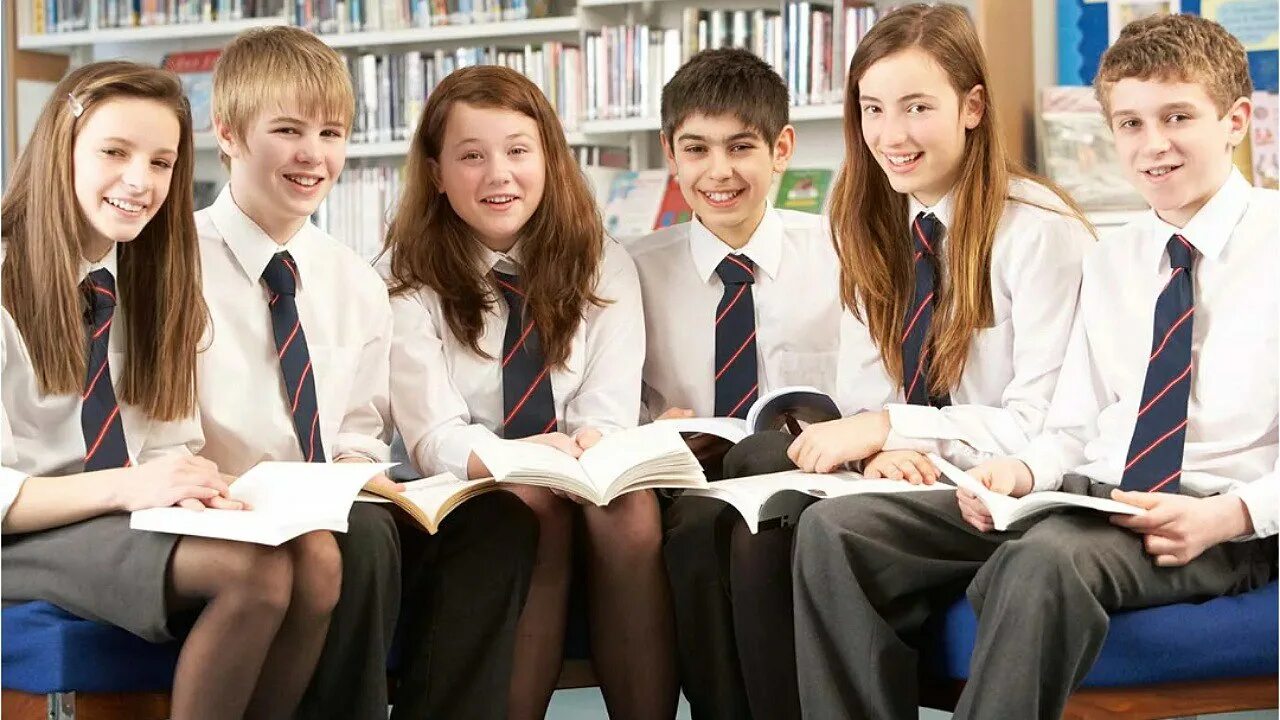 Secondary school pupils. Подростки в школе. Ученик старшеклассник. Ученики средних классов. Школьники старших классов.