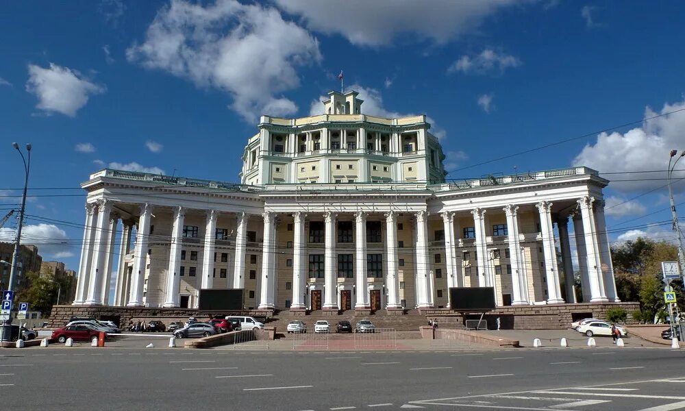 Центральный театр красной армии в Москве. Алабян театр Советской армии. Здание театра Советской армии в Москве. Центральный Академический театр Российской армии.