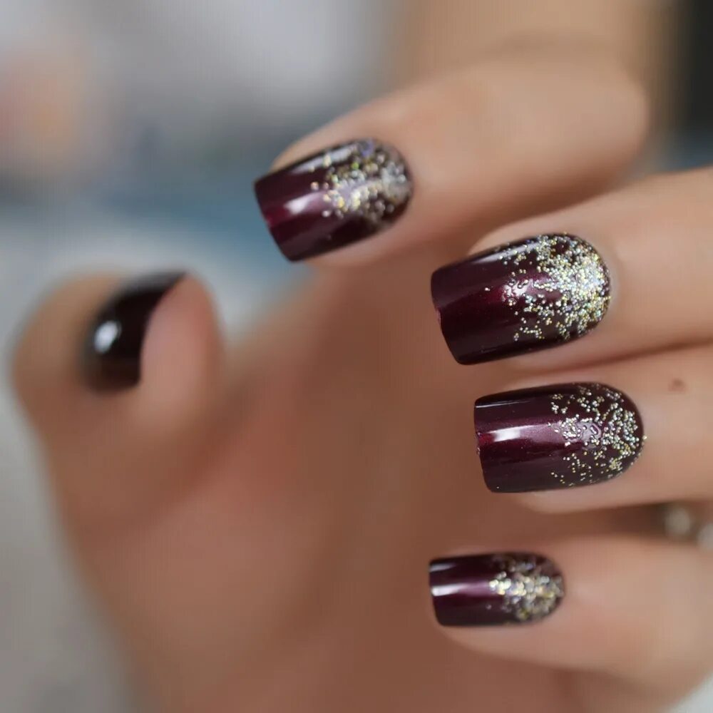бордовый маникюр с растяжкой блестками. лак бургунди. гель лак черный с красными блестками. бордовый маникюр с блестками. бордовый маникюр с блестками.