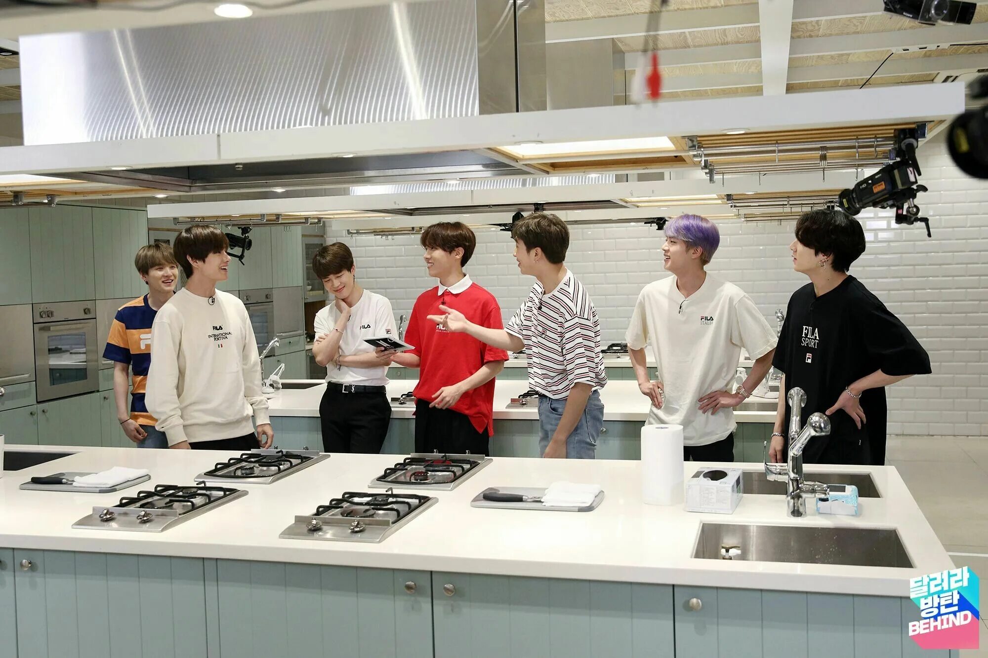 Сколько ран бтс. Ран бтс 2017. run bts 2025. run bts 102. bts 2025 run.