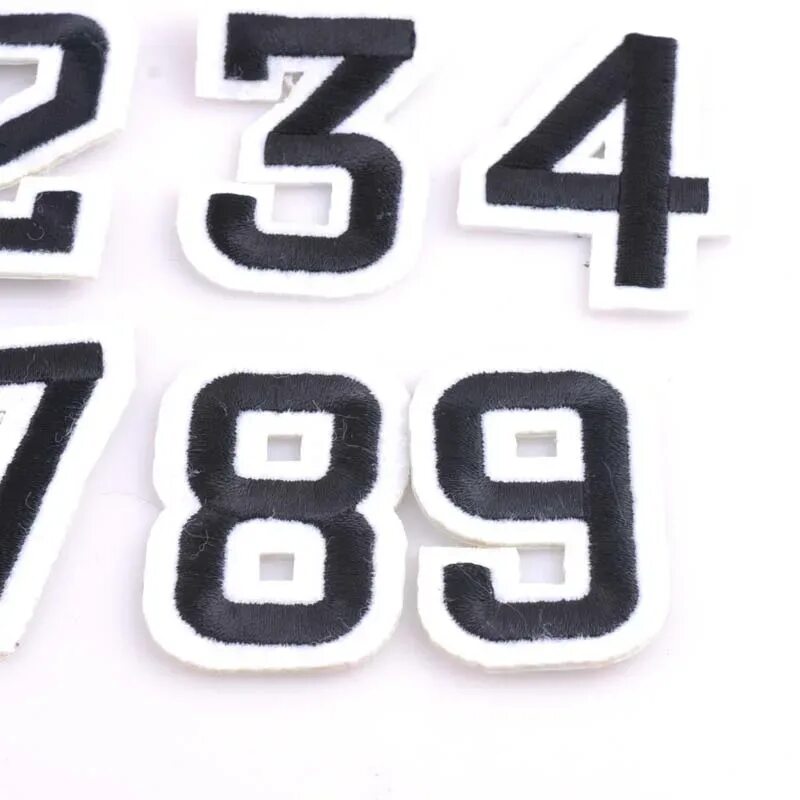 Шеврона цифра. Нашивки цифры. Нашивки с цифрами поло. Тканевые цифры для нашивок. Цифра 7 на шевроне.