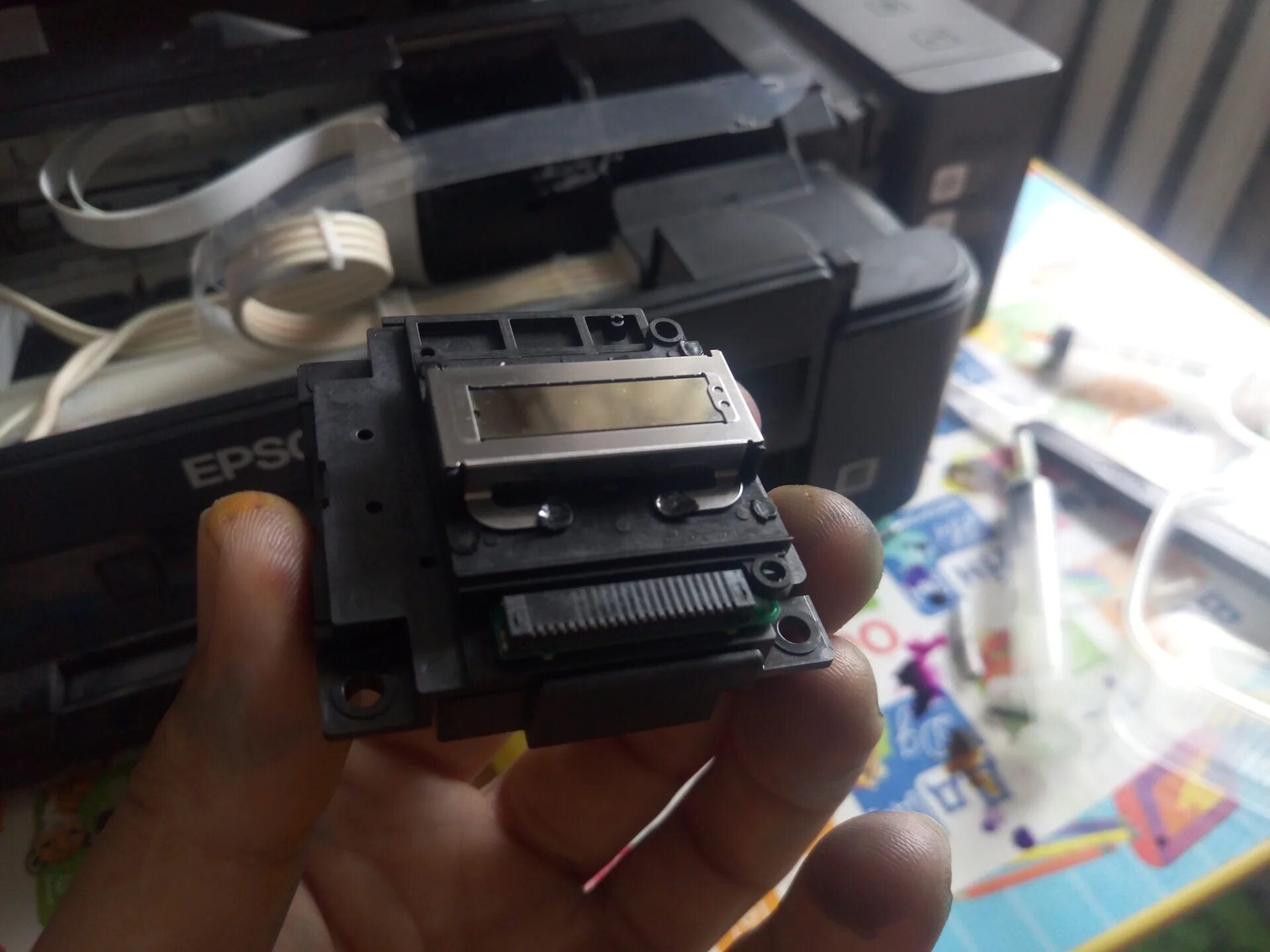 Чем промыть печатающую головку epson. Промывка головки epson l210. прочистка дюз принтера epson l210. головка принтера epson. прочистка головки принтера.