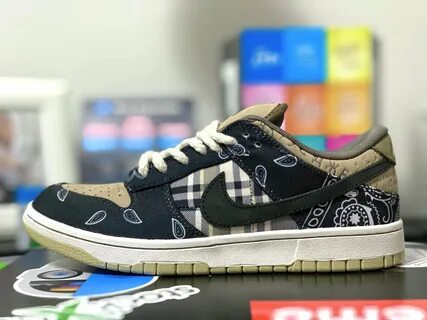 Nike x travis sb dunk low