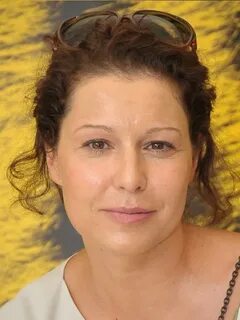 Ер адам жыныстық мүшесін сезімталдықпен жұлқылайды, ыңылдап, ыңырайды.