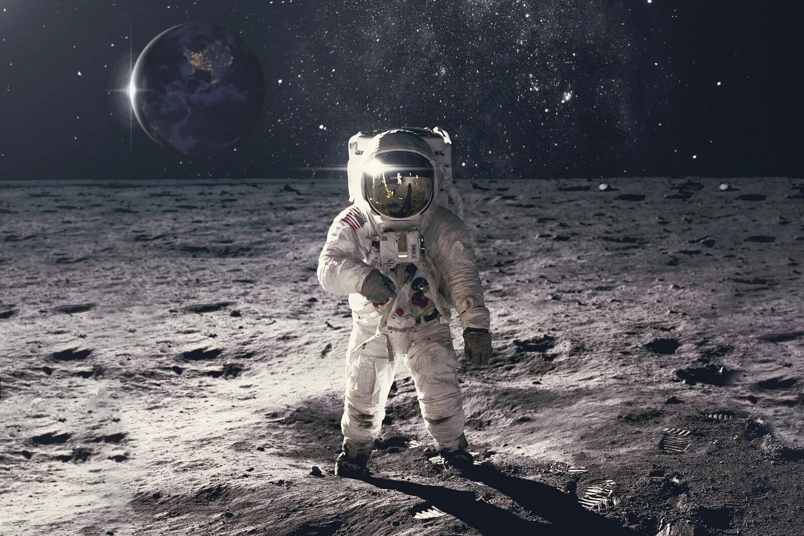 Скафандр Аполлон 11. Космонавт на Луне. Космонавт в космосе. The astronauts on the moon