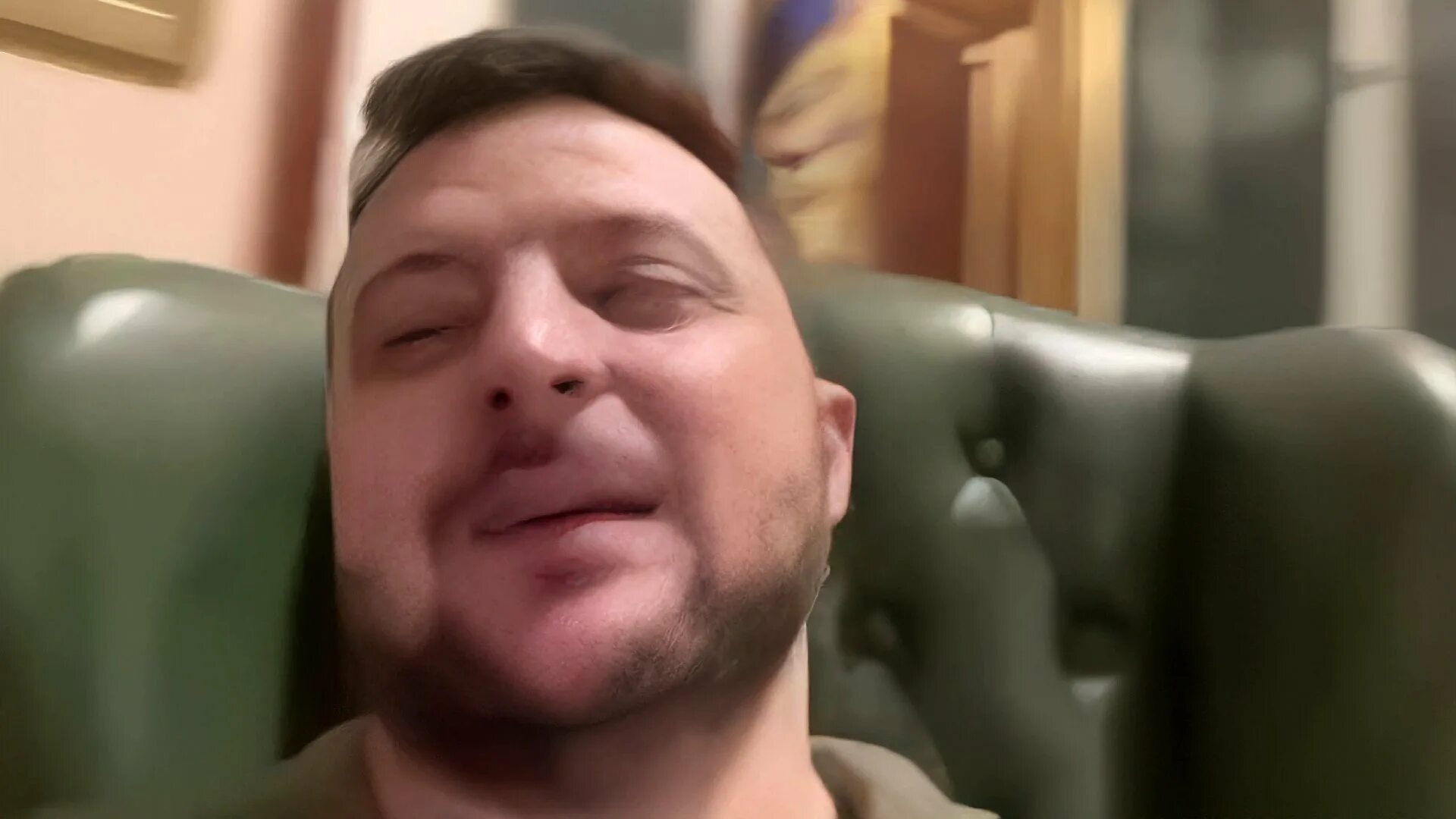 Зеленский нарик. Похороны зеленского михаила. Зеленский наркоман. Михаил зеленский похороны. Зеленский на могиле дедушки.