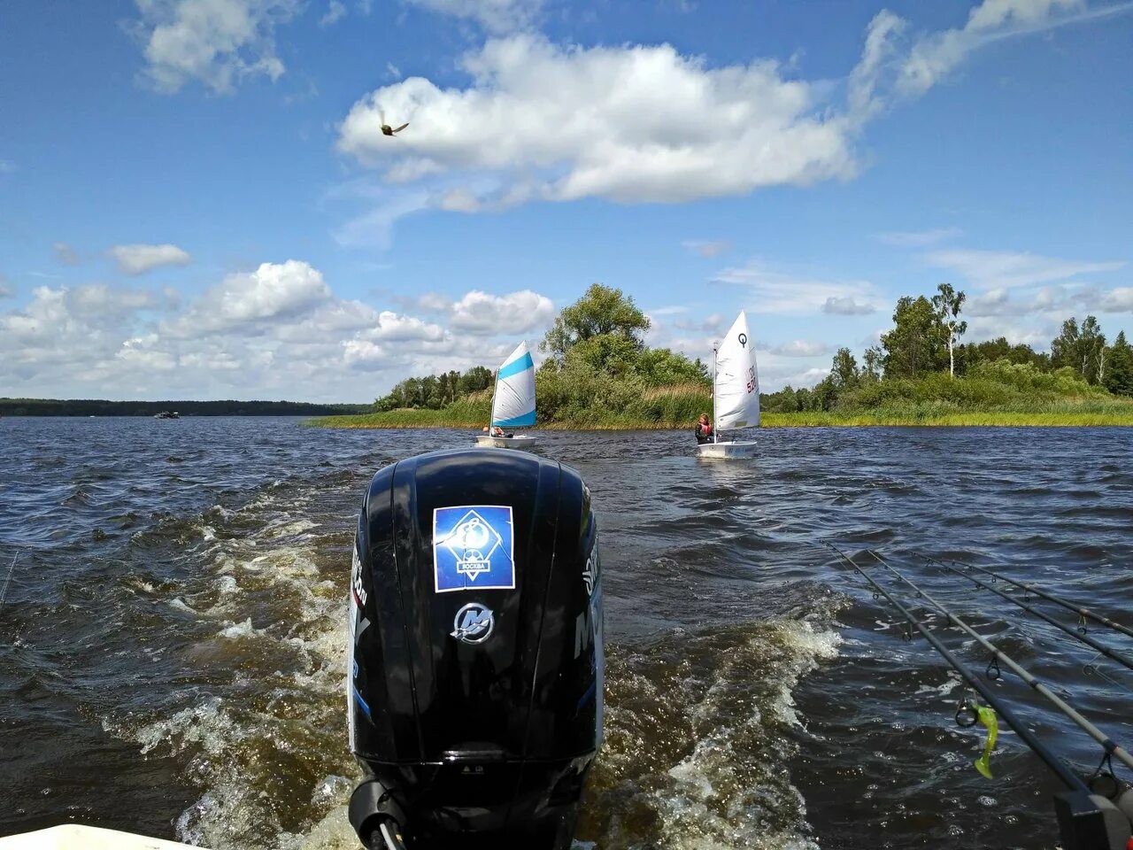 8 бакен рыбинское. Затопленная Церковь Иваньковское водохранилище Дубна. Остров Могильный на Иваньковском водохранилище. Остров Могильный Дубна. Остров Могилевский Иваньковское водохранилище.