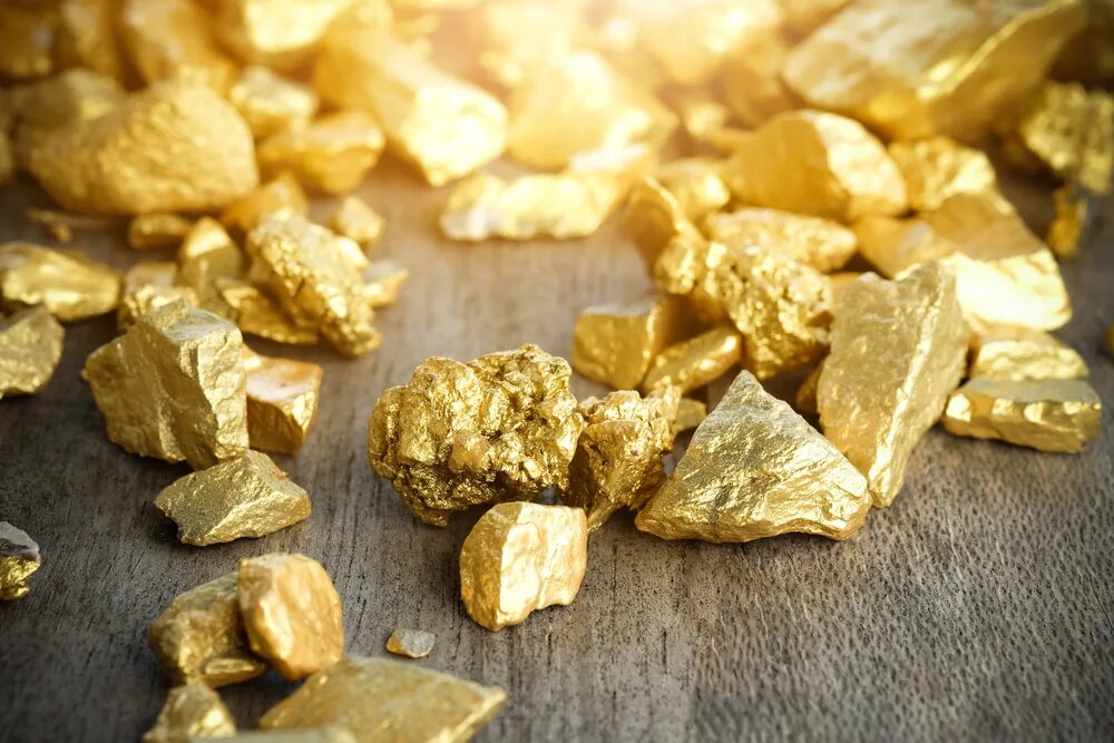 Драгоценные металлы золото. Золото благородный металл. Россыпь золота. Золотой рудник.