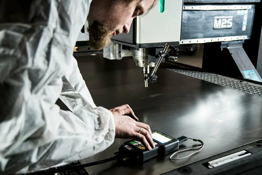 Техническое обслуживание оборудования. Оператор-наладчик станков с чпу токарная группа. Наладчик электрооборудования. Наладчик холодноштамповочного оборудования. Профессия машинист экструдера.