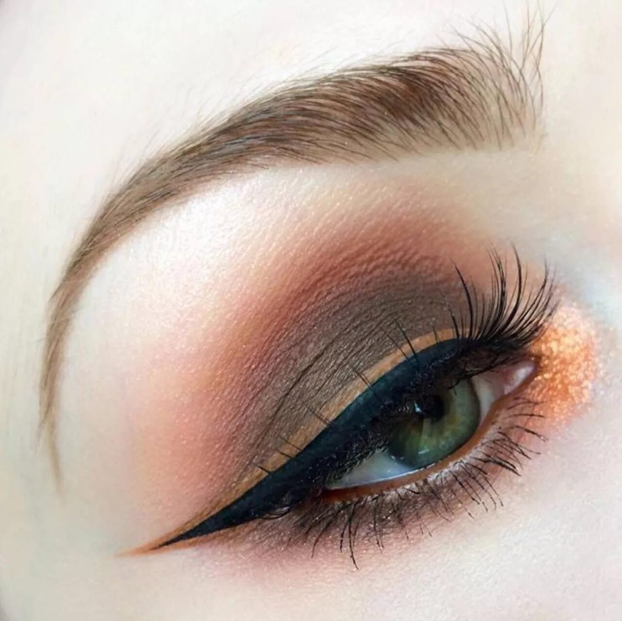 Макияж глаз make up глаз. Макияж глаз. макияж для зеленых глаз. красивый мейкап для зеленых глаз. новогодний макияж для зеленых глаз.