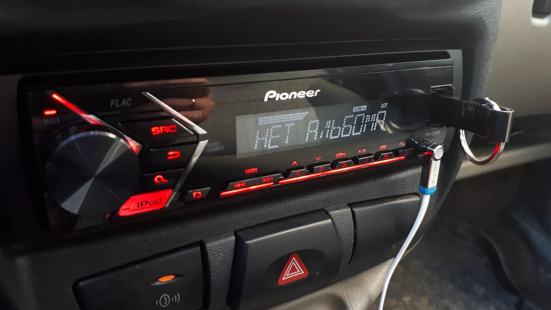 Топ бюджетных магнитол. Pioneer MVH s100ui. Pioneer MVH-s100uba. Магнитола Пионер MVH s100. Магнитола Pioneer MVH s100.