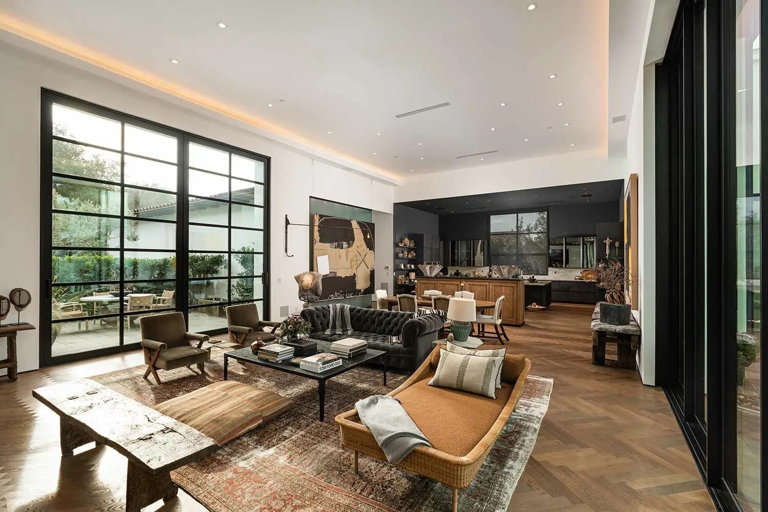 Дом элен кучеровой. Estate monte group. Эллен селл. Элен дом. Дом эллен помпео в малибу фото.