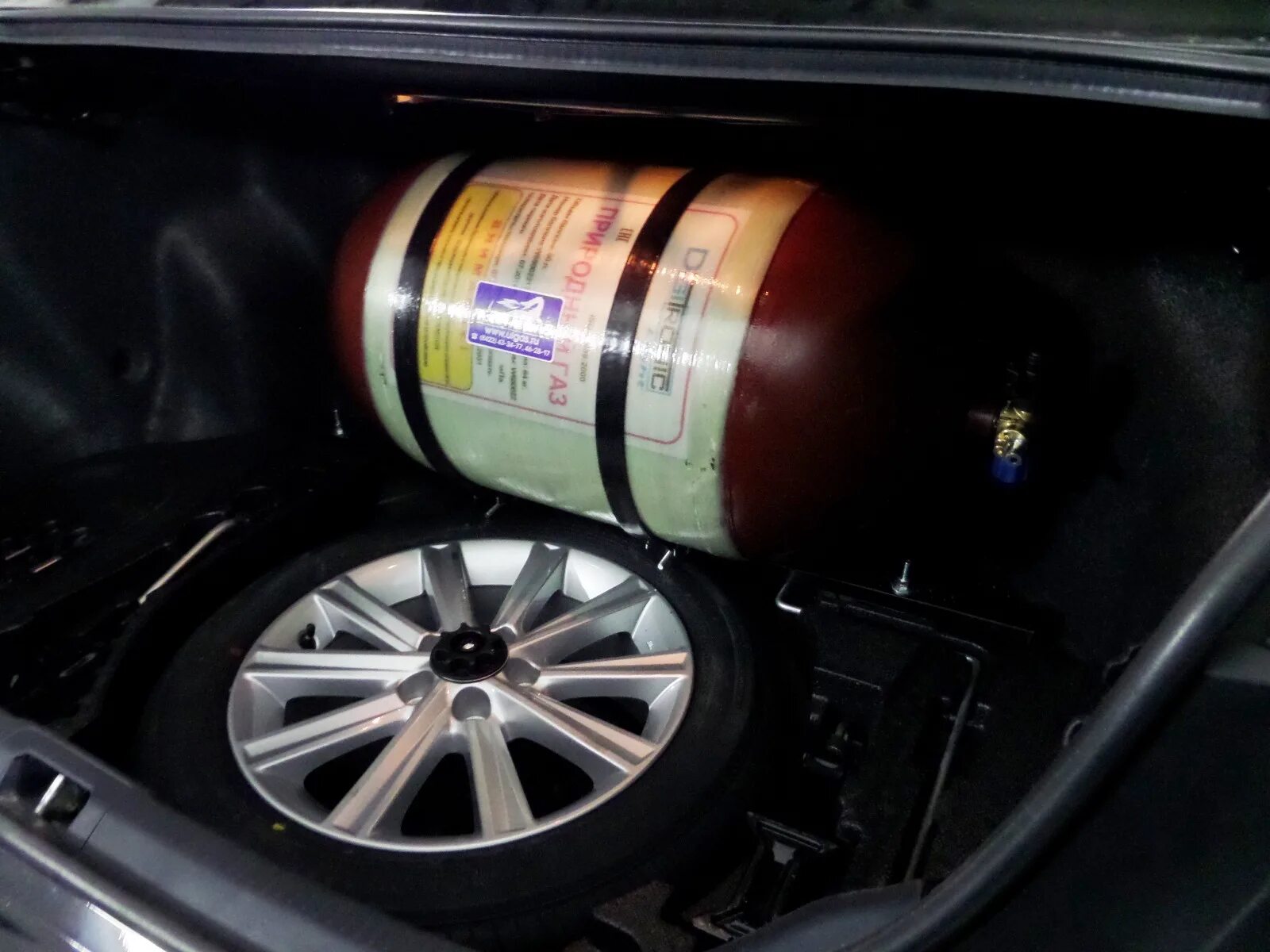 Оборудование гбо метан 4. Установить метан на авто. Газ баллон метан 4 поколения. Метан на мондео 4. Установить метан на авто.