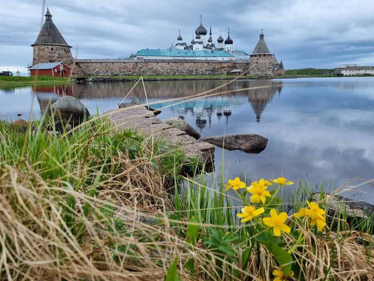 Св берег. Соловецкие острова. Соловецкие острова Пермь. Соловки монастырь. Монастырь на Соловках.