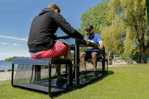 Играть под столом