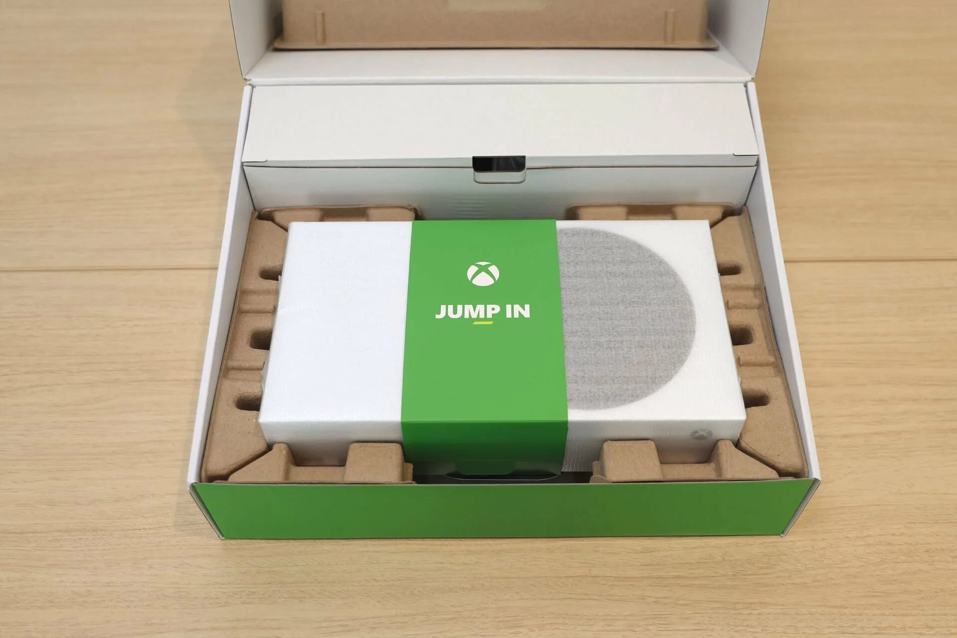 Xbox Series s коробка. Икс бокс Сериес s коробка. Microsoft Xbox Series s 512gb. Xbox Series s Xbox Series x. Xbox series купить авито