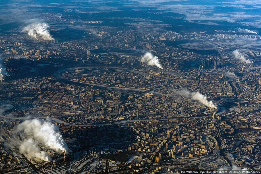 Эйр г. Москва вид с самолета. Вид из самолета на Москву. Москва с высоты. Вид с самолета на землю.