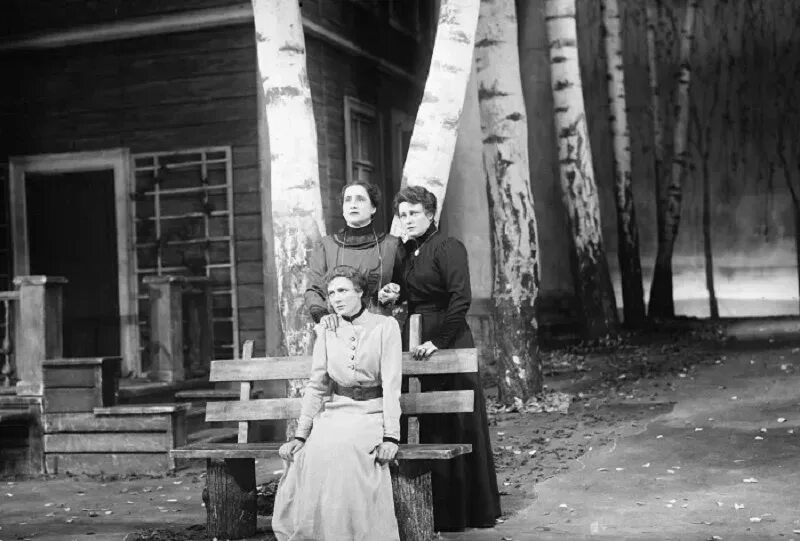 Три сестры немирович-данченко 1940. Чехов три сестры 1901. Сестра станиславского. Станиславский в роли сатина. Три сестры 1901 а чехов мхт.