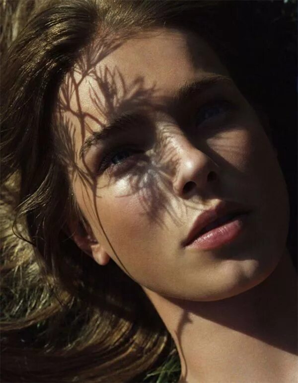 Тень на лице девушки мем https:///m_o_o_r_d/ Shadow pictures, Girl shadow, Girl short ha