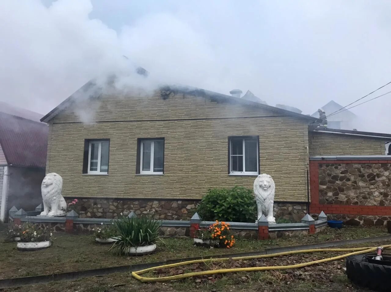 Новости рыльска и рыльского. Большенизовцево Рыльский район. Сгоревшие дома в Курской области. Пожар Рыльск. Пожар в Ивановском Рыльский район.