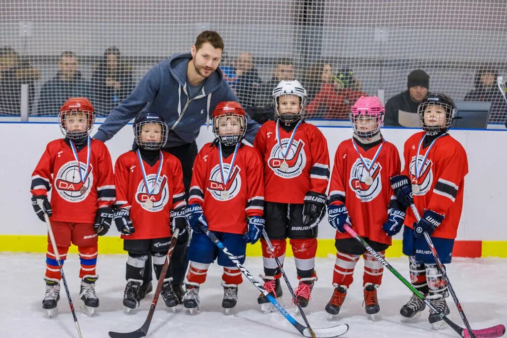 Школа хоккей в москве. Школа хоккея для детей. Хоккейная школа. Хоккейная школа. Крылья столицы хоккейная школа.