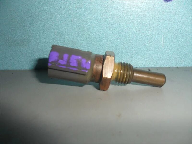 Датчик заднего хода мазда демио dw3w автомат. Датчик распредвала мазда фамилия 2000г. Датчик abs mazda b25d4371yb. Мазда фамилия 323 датчик коленвала. Датчики mazda familia.