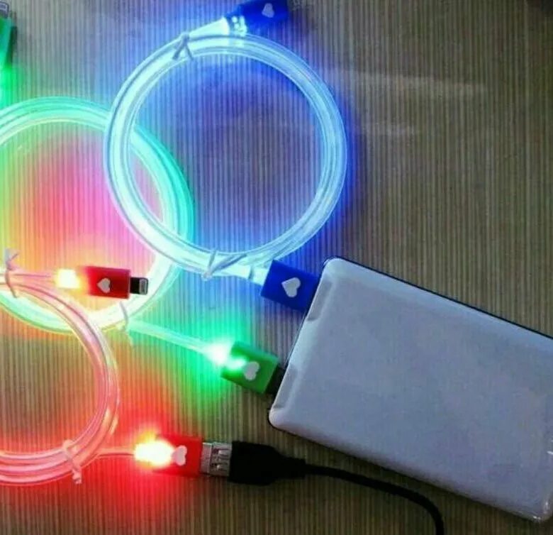Магнитный кабель тайп си. Светящийся кабель для зарядки. Светящаяся зарядка. Светящийся провод для зарядки. Светящаяся зарядка.