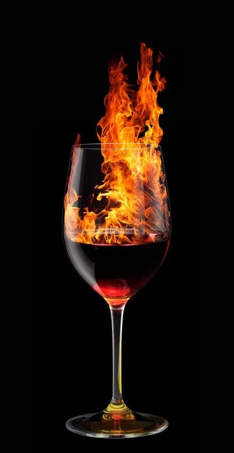 Вин вин сгорел. Горящий стакан. Горящее стекло. Огонь и вино. Горящий бокал с вином.