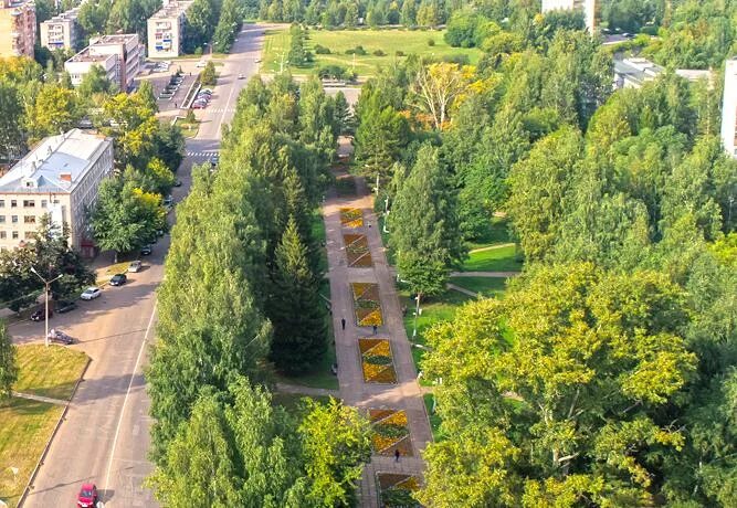 Революции 4 кирово чепецк. Аллея кирово-чепецк. достопримечательности кирово-чепецка аллея. аллея славы кирово-чепецк. кирово чепецк аллея новая.