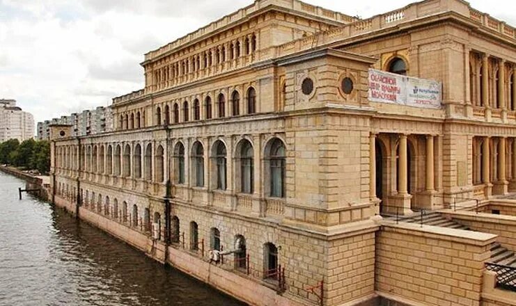 Улица двинская дк моряков. Здание биржи калининград. Дк моряков виндавская. Дворец моряков. Дворец культуры калининград.