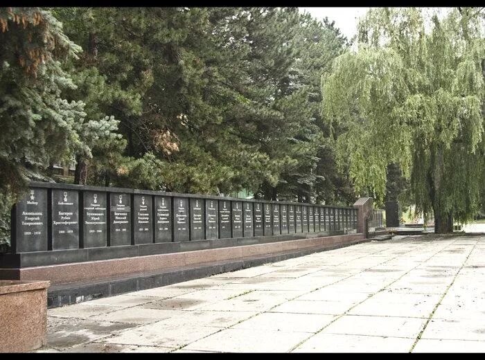 Аллея в пятигорске. Парк цветник в пятигорске 19 век. Аллея славы пятигорск. Парк ромашка пятигорск. Аллея в пятигорске.