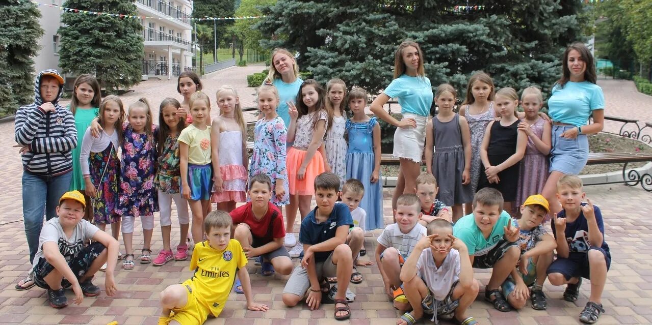 Лагерь остров мадагаскар сочи 2023. Лагерь мадагаскар сочи. Остров мадагаскар лагерь. Остров мадагаскар совет квадже. Остров мадагаскар сочи отзывы.