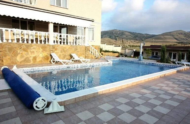 Отдых в судаке с бассейном. Отдых в судаке с бассейном. Вилла лаванда крым лучистое. Бастион крым судак. Судак гостевой дом с бассейном.