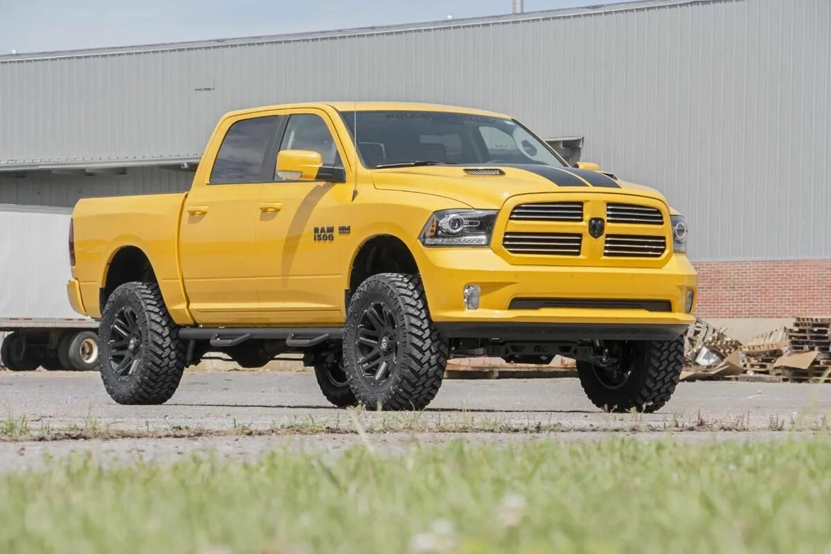 Желтый пикап. Dodge Ram 1500 2012. Dodge Ram 1500 Lift. Лифт Додж рам 1500. Лифт комплект dodge Ram 2500.