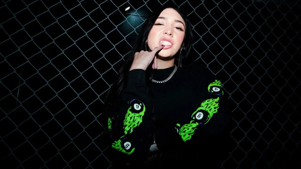 Ludacris move bitch. Лудакрис и дрейк. Каспийский груз и гуф. Ludacris 2000. Deep bass boosted.