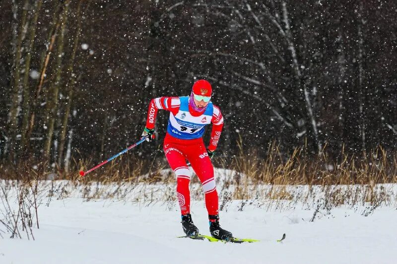фото биатлона на лыжах. лыжный спорт. лыжная гонка 25 февраля. лыжи картинка. лыжные гонки динамо.