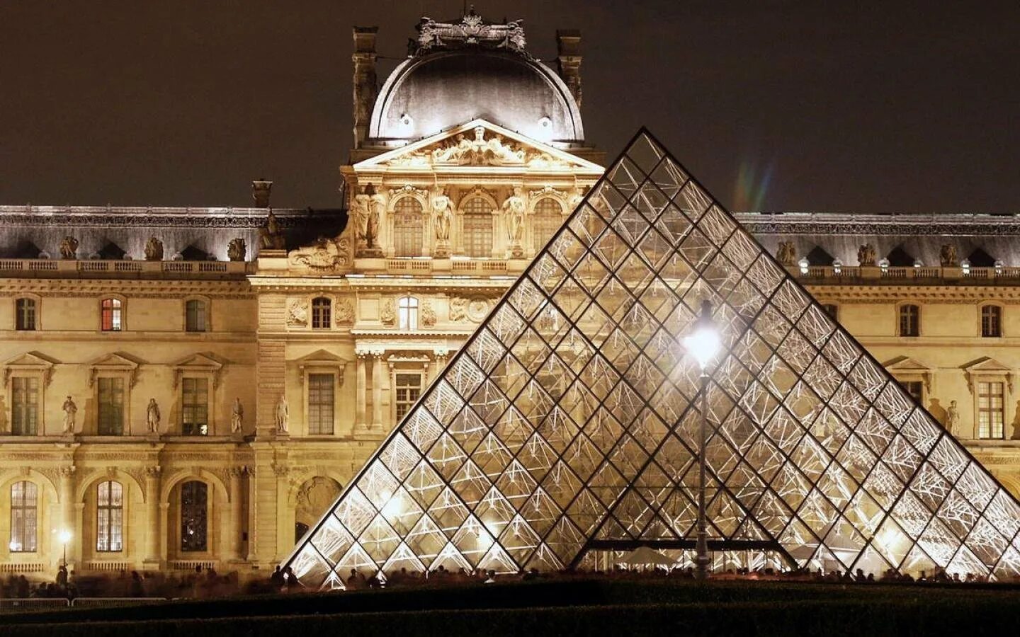 Какие самые известные музеи. Музеи. Лувр. Париж. Франция музей Лувр. Париж Лувр. Musee du Louvre. Основатель музея Лувр.