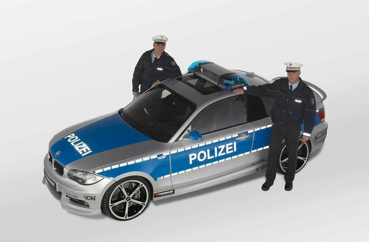 Полицейская машинка картинка. БМВ 3 милиция. BMW e82 Coupe Polizei. Полицейская машина. Машина "полиция".