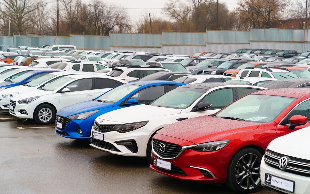 Фольксваген по классам. Самые продаваемые автомобили на вторичном рынке. Машины до 5 миллионов. Элитные машины стоят в ряд. Какие авто стоит покупать.