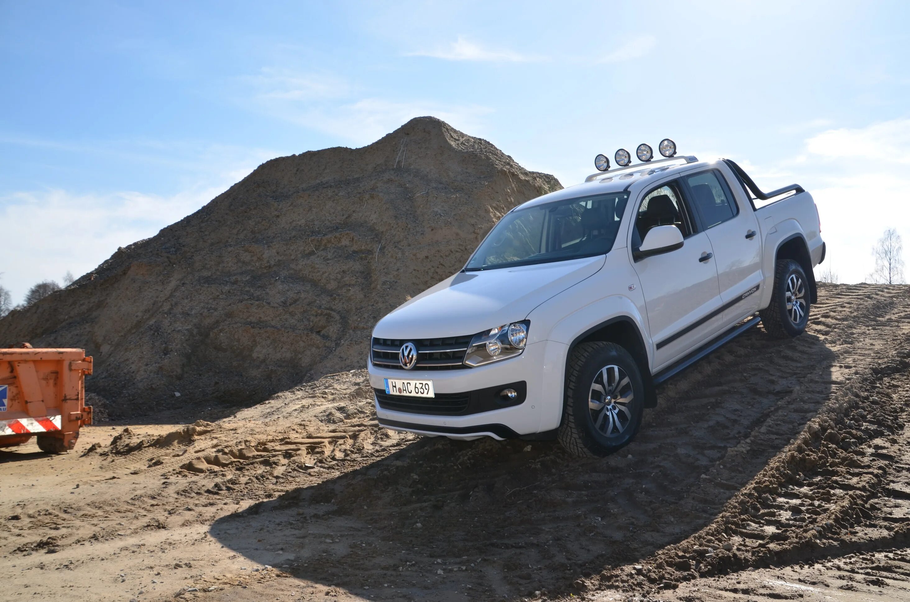 Volkswagen дорожная. Автодор Амарок Фольксваген. Технопарк Фольксваген Амарок. Volkswagen Amarok на серпантине. Volkswagen Amarok грязь.