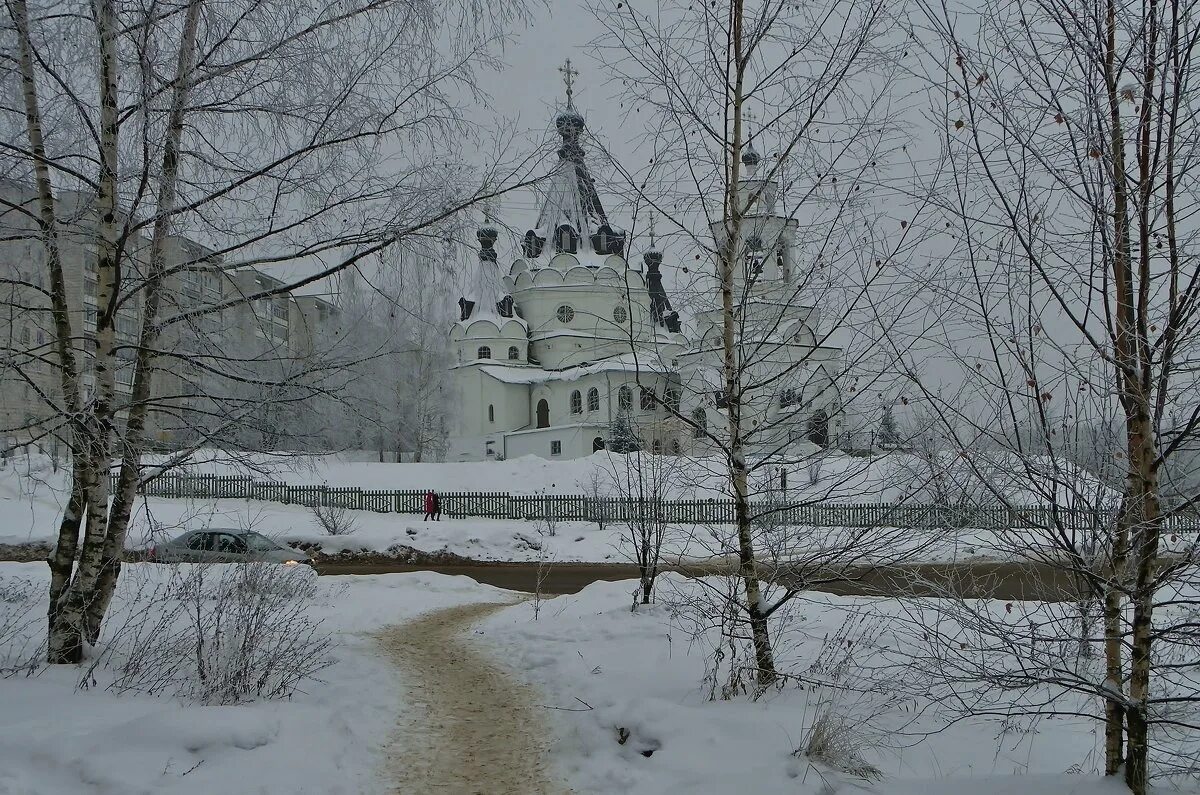храм святителя тихона патриарха. храм святителя тихона кострома. кострома осенью церкви. свято тихоновская церковь. свято-тихоновский храм кострома.