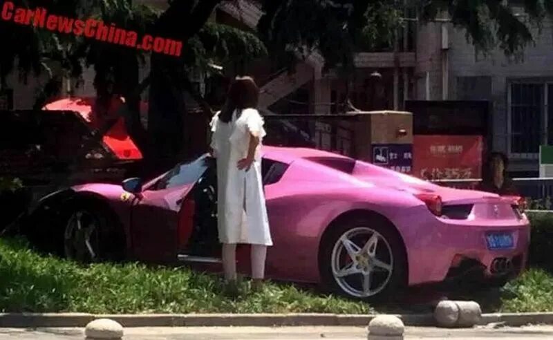 Розовое столкновение. Столкновение на авиашоу в далласе. Розовое столкновение. Сек девочка ломает феррари за измену. Авария на химмаше 17 ноября.